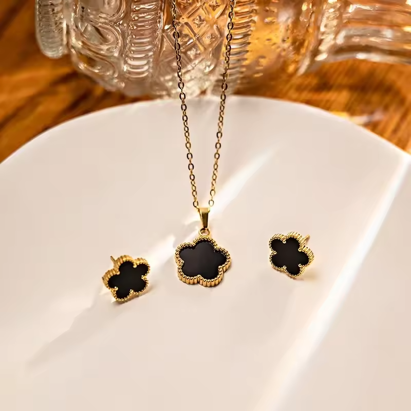 Europe and America Accessory Water Drop Necklace Four-Piece Set Fashion Bracelets Rings Earrings Necklace Paty Jewerly Set Gift